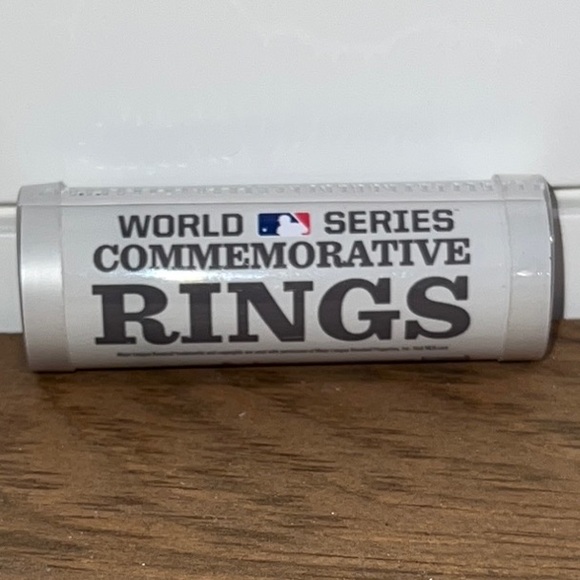 Philadelphia Phillies Commemorative 2008 World Series Champions Ring - Picture 10 of 11